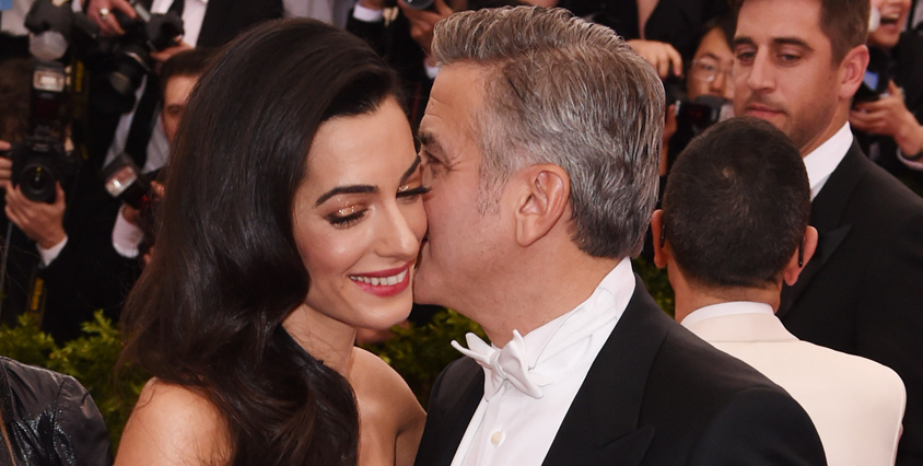 Om George och hustrun Amal fortfarande &auml;r efterl&auml;ngtade och f&aring;r ett varmt v&auml;lkomnande av folket i byn &aring;terst&aring;r att se...