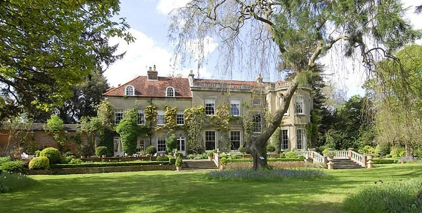 Det var ett &aring;r sedan som George Clooney k&ouml;pte ett hus i s&ouml;dra England. 