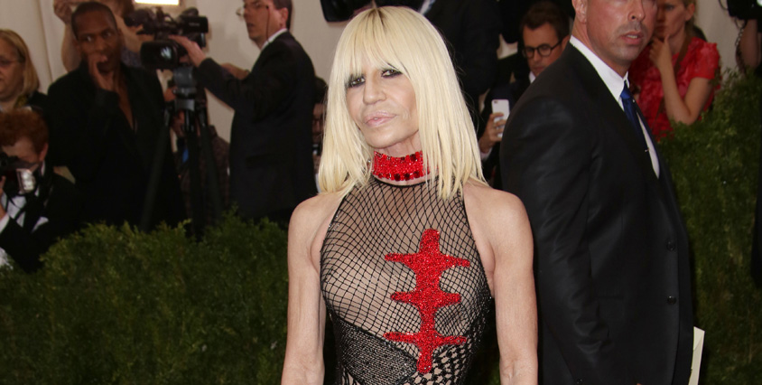 Efter broderns d&ouml;d tog Donatella Versace &ouml;ver modeimperiet. 