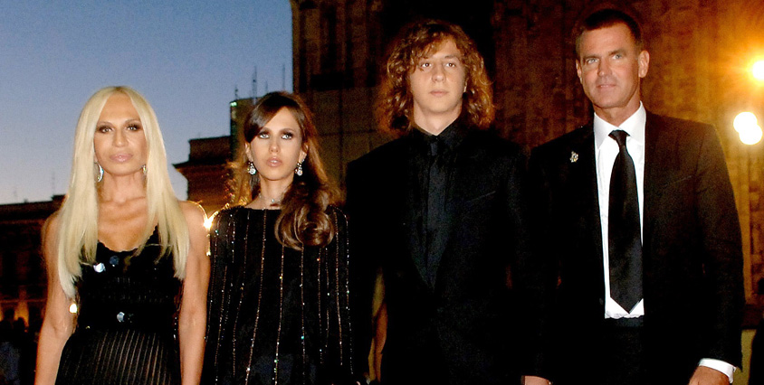 Donatella Versace med dottern Allegra, sonen Antonio och exmaken Paul Beck.