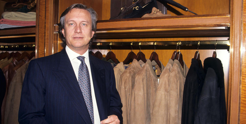 1995 hittas modehuset Guccis &auml;gare Maurizio Gucci m&ouml;rdad utanf&ouml;r hemmet i Milano. 