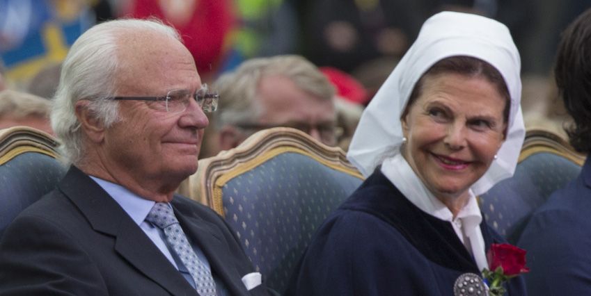 Kungaparet älskar att vara mor- och farföräldrar och njuter av att slottet fylls av barnskratt.