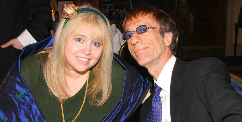 Bee-Gees-s&aring;ngaren Robin Gibb hade ett &ouml;ppet f&ouml;rh&aring;llande med sin fru Dwina Murphy. Dwina var dock inte beredd p&aring; att han skulle inleda ett &aring;tta&aring;rigt f&ouml;rh&aring;llande med parets hush&aring;llerska.