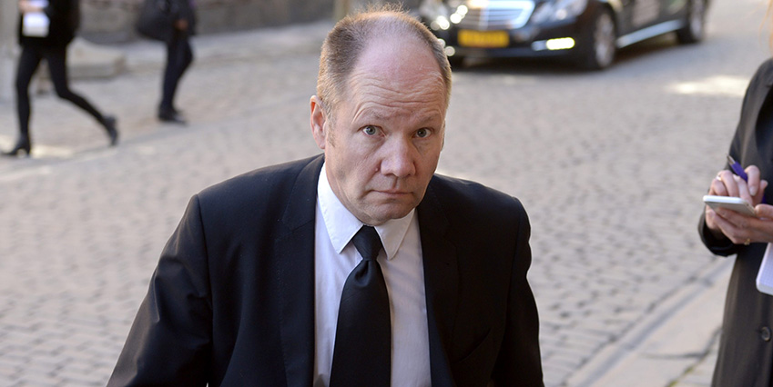 Peter Englund m&aring; dra till strid i Svenska Akademien. Men mot Skatteverket st&aring;r sig den tidigare st&auml;ndige sekreteraren sl&auml;tt.