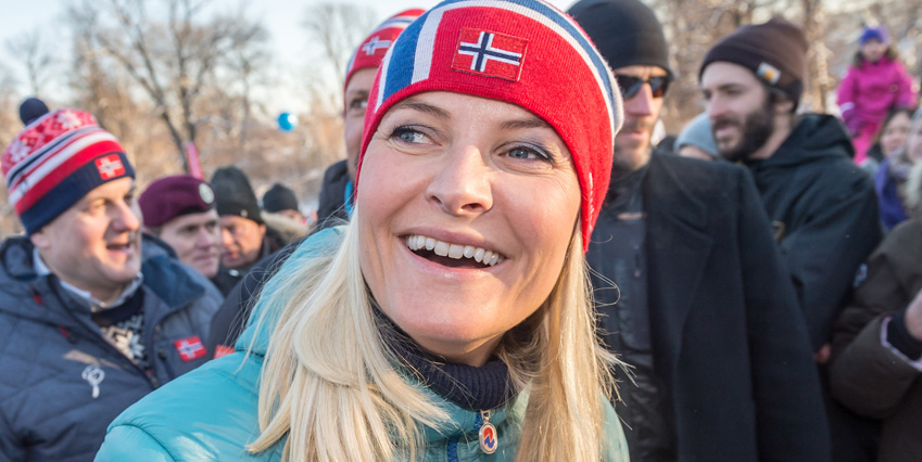 Men Mette-Marit tog sig igenom skandalerna relativt oskadd. 