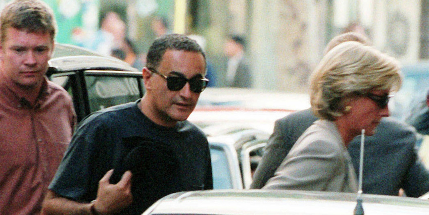 Diana skiljde sig fr&aring;n Charles 1996. Hon och pojkv&auml;nnen Dodi Fayed omkom i en bilolycka i Paris i augusti 1997. 