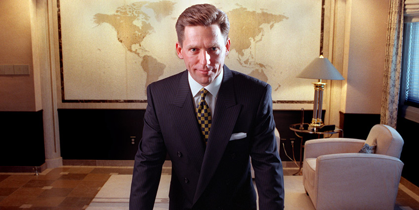David Miccavige har varit chef f&ouml;r Scientologerna sedan 1986. Han styr sekten med j&auml;rnhand och uppges &auml;ven ha kontroll &ouml;ver Tom Cruise.