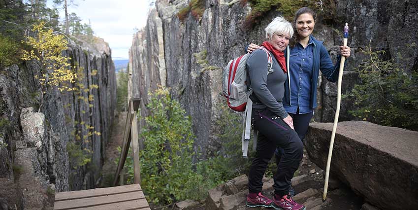 De dramatiska naturen kring H&ouml;ga Kusten skapade en vacker fond under vandringen.