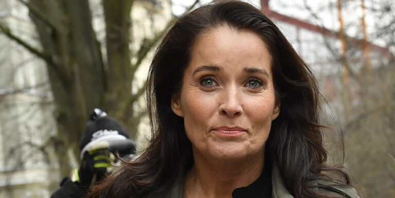 Agneta Sj&ouml;din avsl&ouml;jar sanningen om sin tunga tid