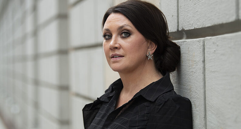 Camilla L&auml;ckberg drabbad av sv&aring;r tarmsjukdom