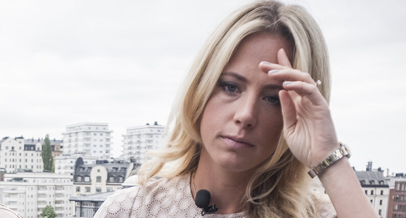 Carolina Neurath avsl&ouml;jar sin m&ouml;rka familjehemlighet