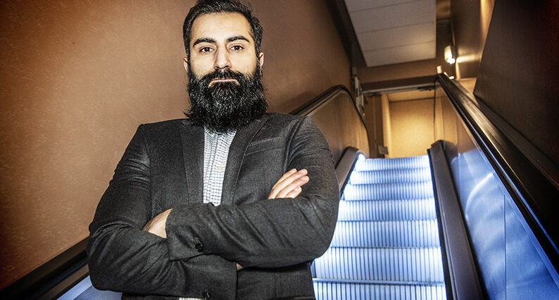 Hanif Bali sl&aring;r tillbaka mot sexanklagelserna fr&aring;n unga flickan