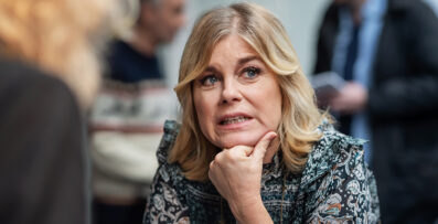 Pernilla Wahlgren s&auml;tter stopp f&ouml;r nya pojkv&auml;nnen