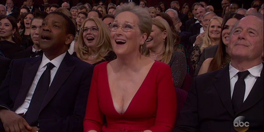 Det sjöng, dansades och röktes på balkongen. Meryl Streep verkade inte ha några problem med att festa.