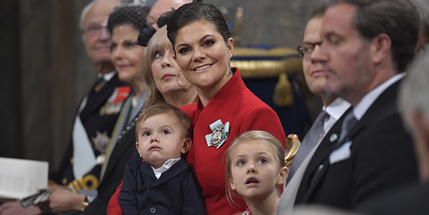Då stannar Victoria och familjen i Sverige.