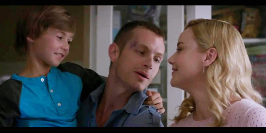 Alex Murphy, spelad av Joel Kinnaman, innan olyckan.