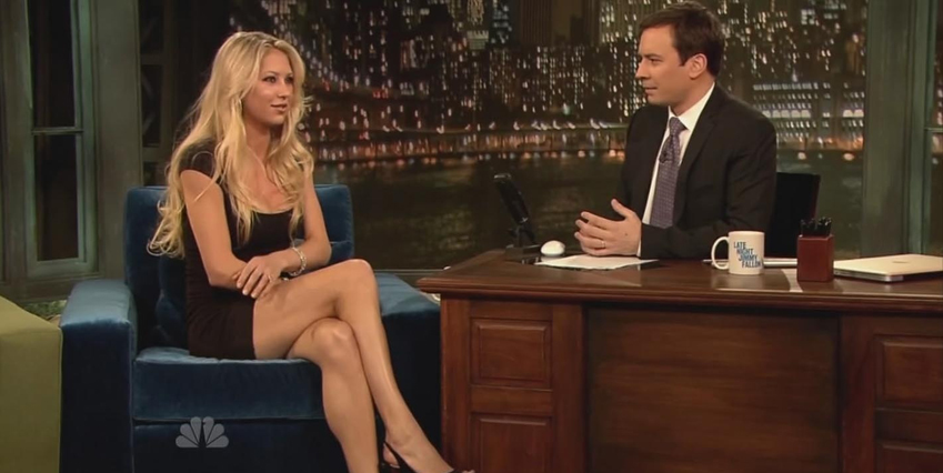 Anna Kournikova är välkänd för sina vackra spiror. Här i en intervju hos Jimmy Fallon.