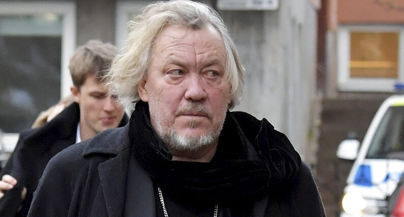 Sk&aring;despelaren Leif Andr&eacute;e l&auml;mnad av hustrun