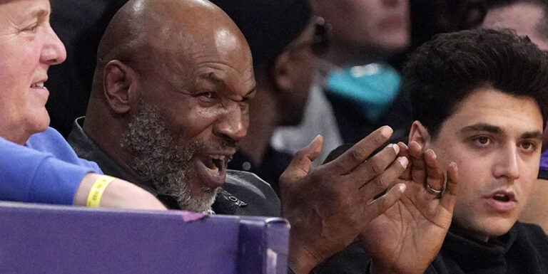Mike Tyson i blodigt br&aring;k med berusad flygpassagerare
