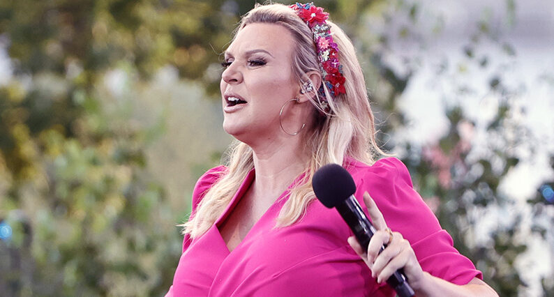 Sanna Nielsen attackerad av flera &auml;ldre damer
