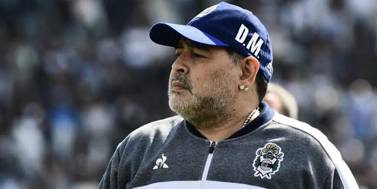 De &aring;talas f&ouml;r fotbollsstj&auml;rnan Diego Maradonas d&ouml;d