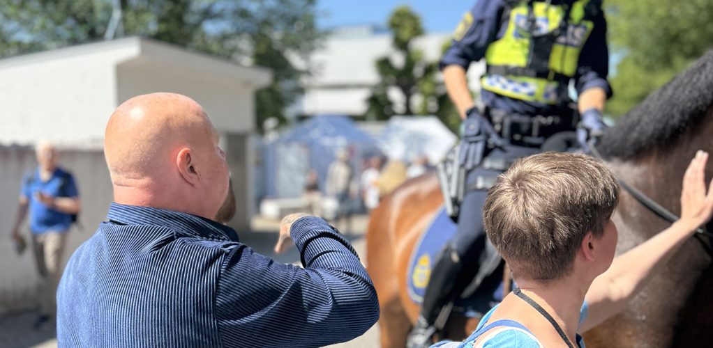 Anders Bagge fortsätter förklara sig, det är inte ovanligt att folk säger för mycket till polisen.