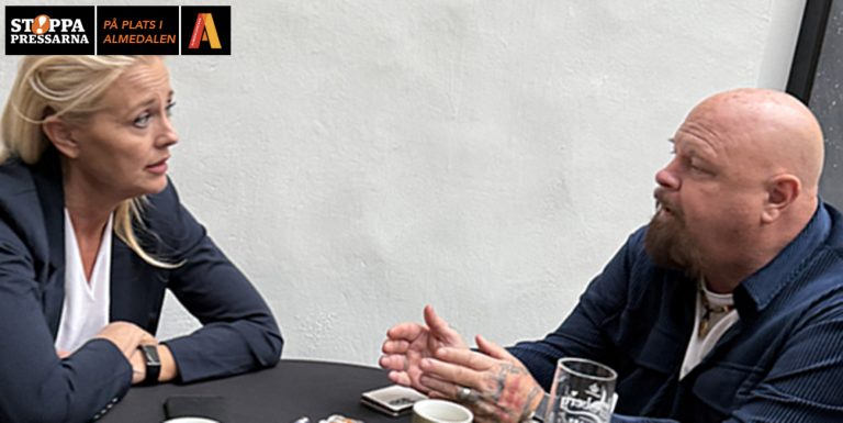 Avslöjande bilder: Anders Bagges krismöte med hustrun