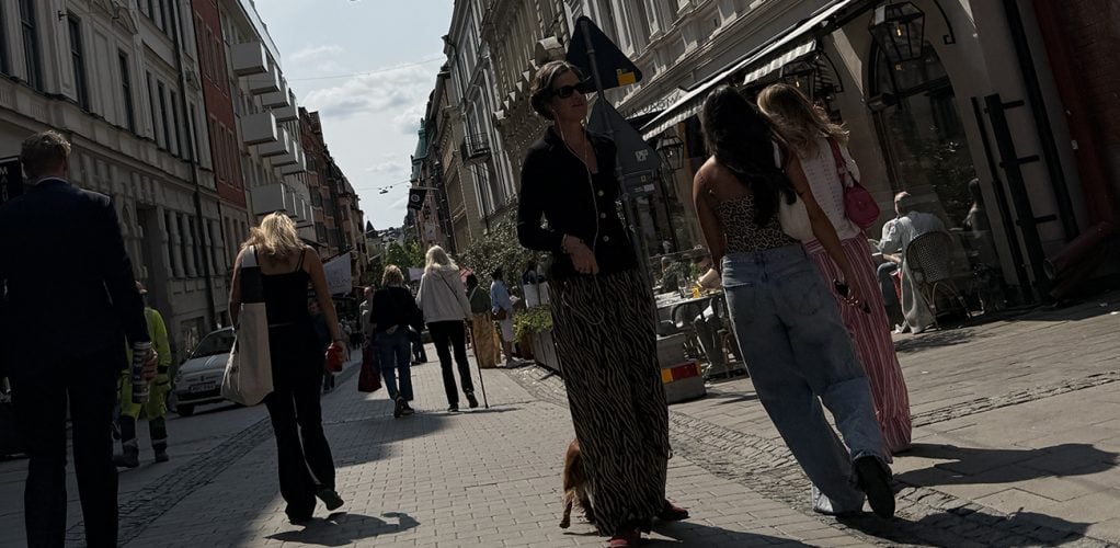 Anna Kinberg Batra ter sig nedstämd.