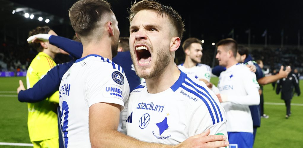 Det var när Amadeus Sögaard gifte sig som hans föräldrar återförenades på en bild.