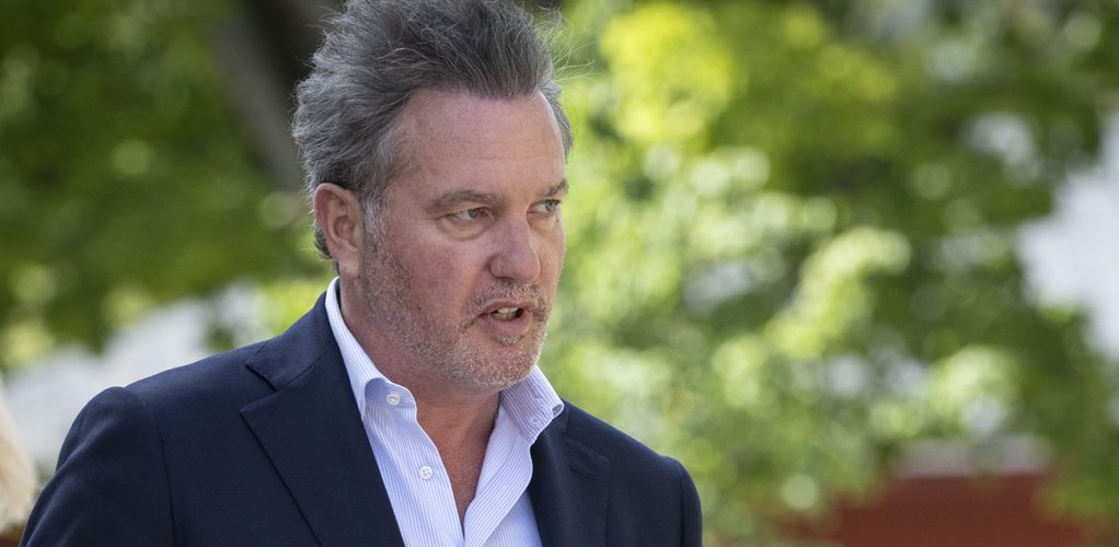 I ett nyligen offentliggjort myndighetsdokument framgår hur Chris O'Neill påverkas i vardagen av dödshotet han lever under.