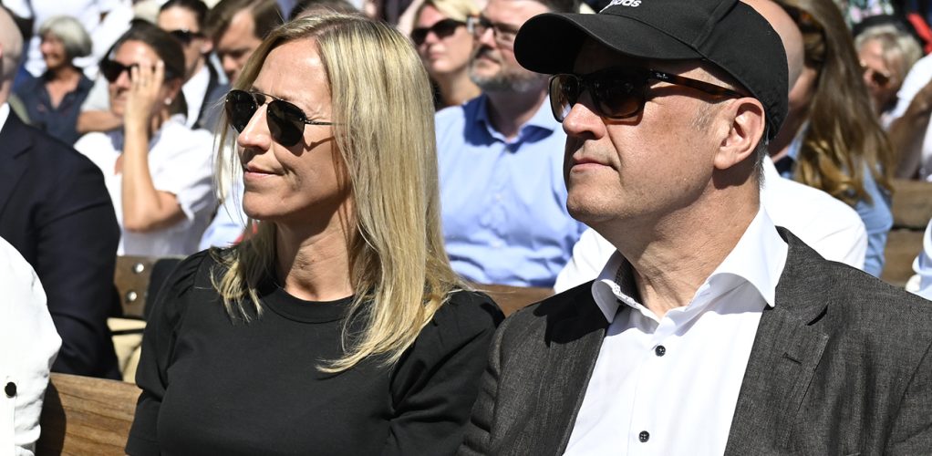 Äntligen är Fredrik Reinfeldt lycklig igen, att gifta sig med sin Anna lyfter honom.