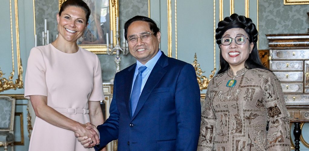 Victoria tar emot Vietnams premiärminister Pham Minh Chinh och hans hustru Le Thi Bich Tran.