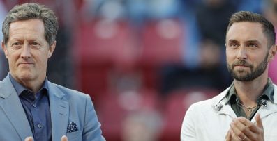 Måns Zelmerlöw tvingas bort från sin egen stiftelse