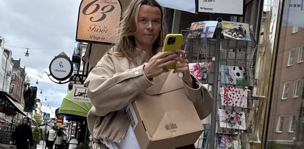 Margaux Dietz har givit upp. Stoppa Pressarnas fotograf fångade den skandaliserade influencern på bild.