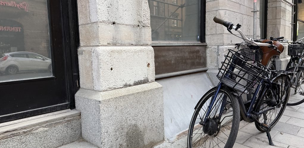 Den elektriska räckvidden ligger på mellan 40 och 70 kilometer, beroende på batteriets kapacitet och väderförhållanden.