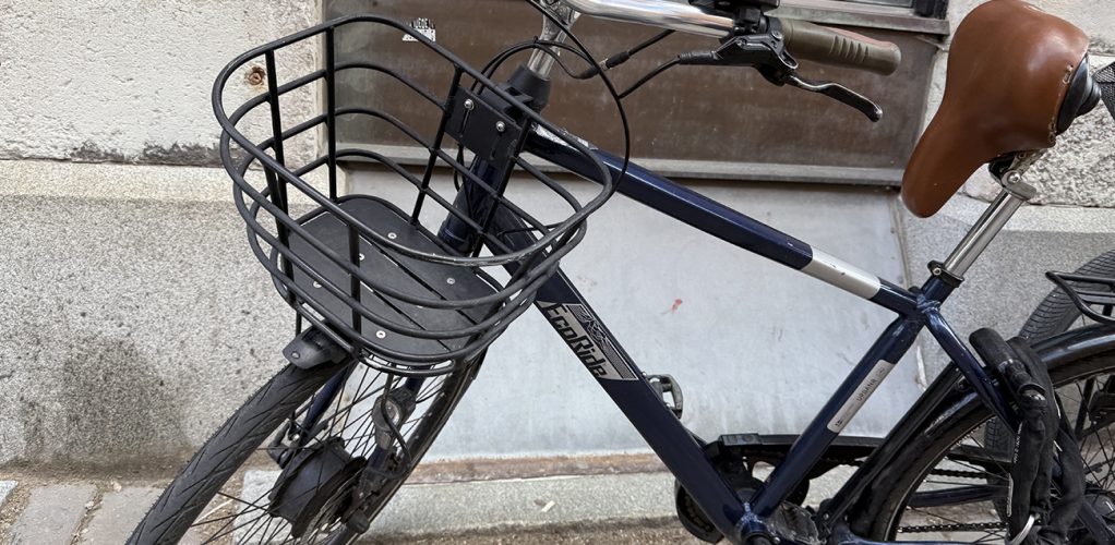 Det råder ingen tvekan om att Niklas Strömstedt är nöjd med sin fina cykel.