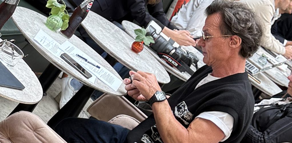 Petter Stordalen brukar alltid umgås med sin svenska flickvän, så icke nu.