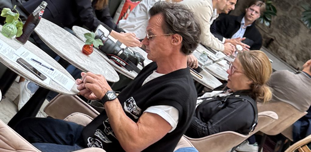 Petter Stordalen är i grund och botten en social person men nu är han ensam, smärtsamt ensam.