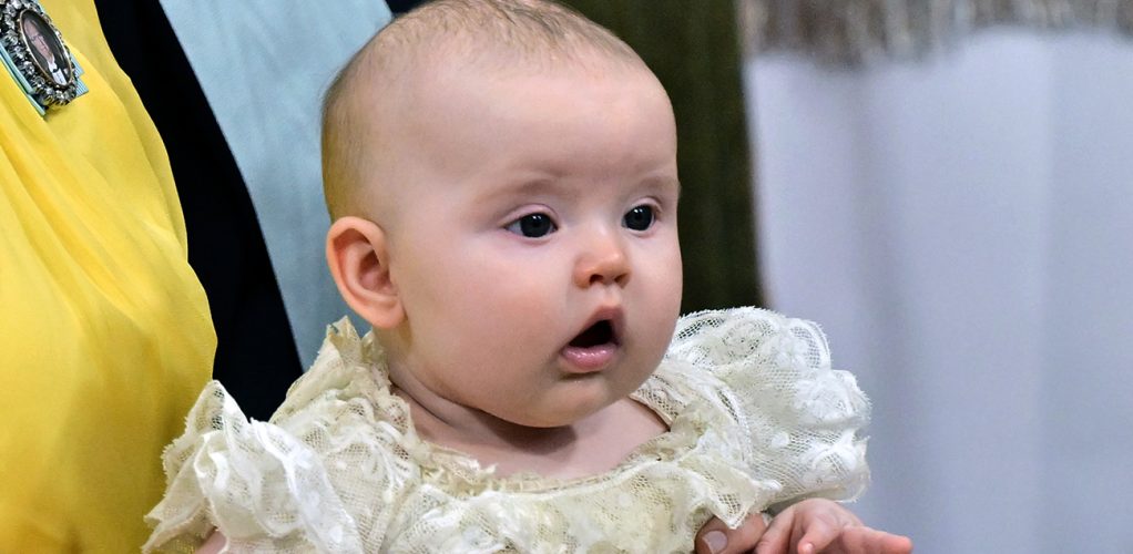 När lilla prinsessan Ines blir äldre kommer hon kunna läsa om skandalgästerna på sitt dop.
