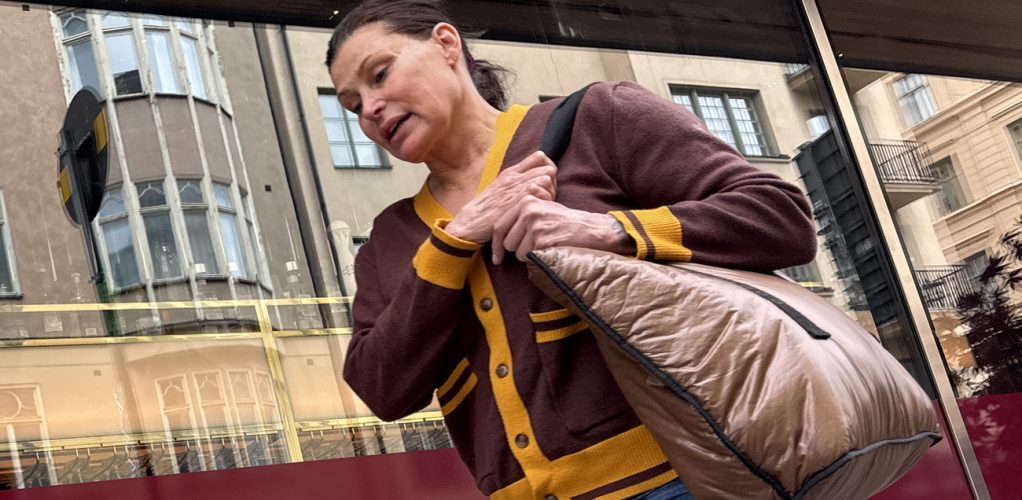 Cathrine Hardenborg vägrar låta sig nedslås av att Rickard Olsson gått vidare, hon är en stark kvinna.