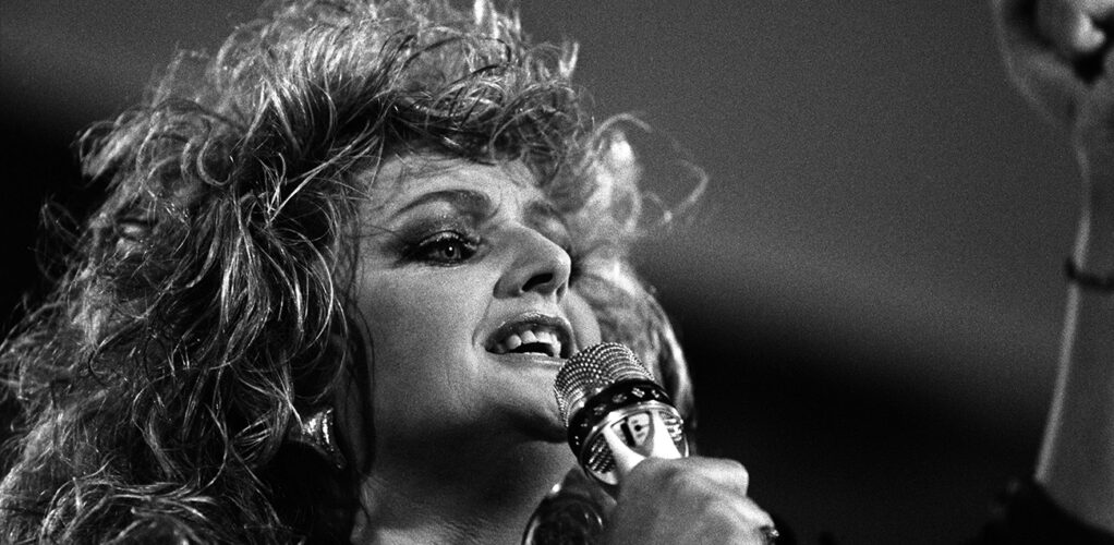 H&auml;r upptr&auml;der Bonnie Tyler i Norge.