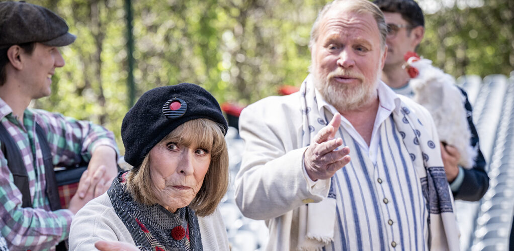Eva Rydberg och Claes Malmberg ska spela tillsamman i &rdquo;Hj&auml;lten fr&aring;n &Ouml;resund&rdquo; p&aring; Fredriksdalsteatern i Helsingborg vilket inneb&auml;r att han inte kan resa med Hannah i sommar.