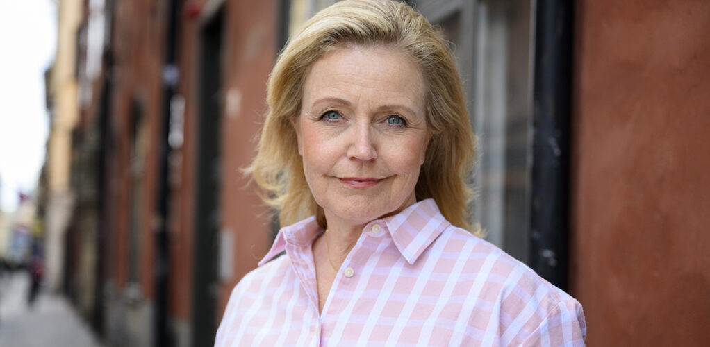 Elisabeth Thand RIngqvist bär rutiga skjortor fram till valet, det ska symbolisera att hon jobbar hårt är tanken, frågan är om det lockar någon enda väljare.