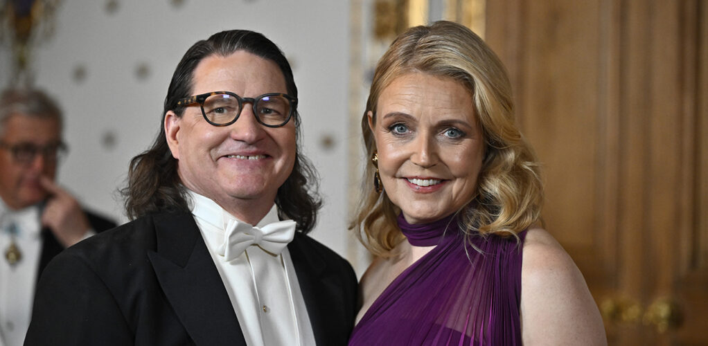 Här är Elisabeth Thand Ringqvist på galamiddag i Rikssalen på kungliga slottet som del av firandet av kung Carl Gustafs 80-årsdag.