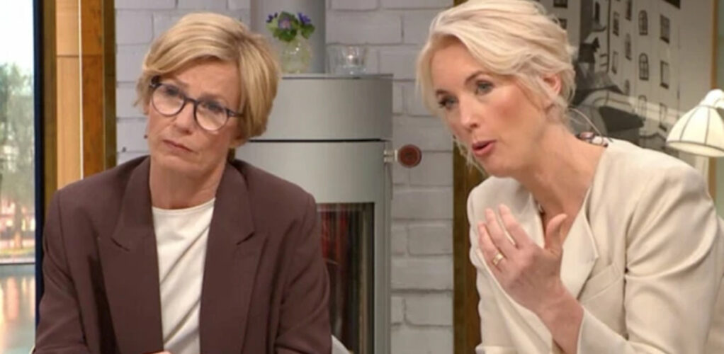 Jenny Strömstedt hamnade i ett politiskt bråk efter skandalsändningen i ”Nyhetsmorgon”. Den politiske kommentatorn Ann Tiberg (t. v.) försökte stoppa debaclet, dock utan framgång.
