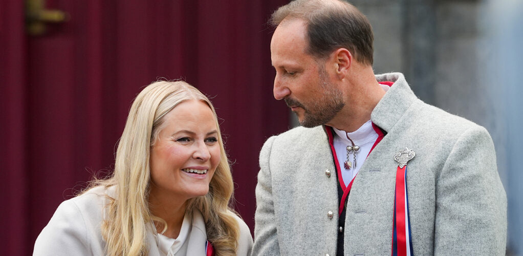 Mette-Marit h&ouml;ll en god min och b&ouml;rjade firandet utan hj&auml;lp av syrgas.