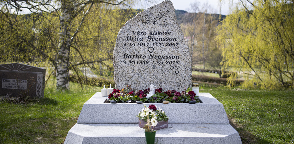 Här vilar ”Lill-Babs” i sitt älskade Järvsö.