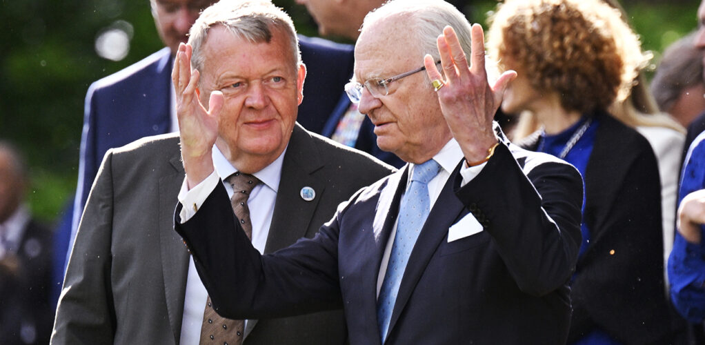 Danmarks utrikesminister Lars L&oslash;kke Rasmussen visar att han har respekt f&ouml;r kung Carl Gustaf, kanske ett f&ouml;rh&aring;llningss&auml;tt Steffo borde prova p&aring;?
