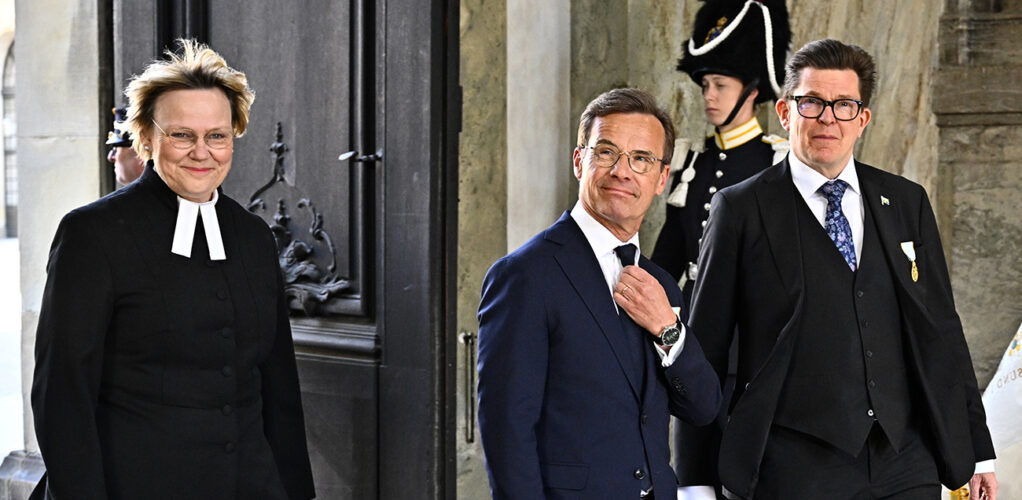 Skandaliserade Birgitta Ed har dragit ner statsminister Ulf Kristersson i en dy av korruption. Ändå envisas hon med att ränna runt i en prästkrage när hon i själva verket borde rannsaka sig själv, Jesus avskydde kotterier som höll varandra om ryggen och myglade.