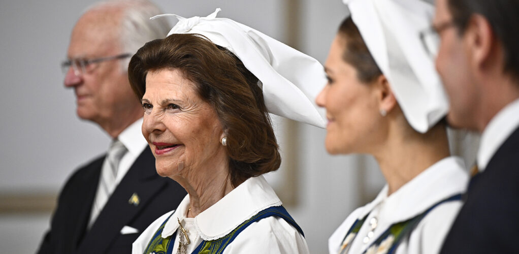 Kronprinsessan Victoria st&ouml;ttade sin mor och reste med henne till Stenhammars slott.